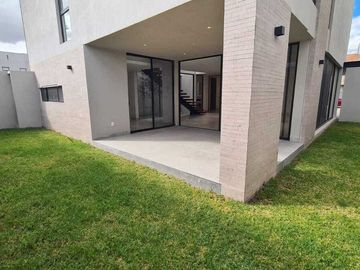 Venta de casa en Querétaro, Lomas del Campanario Norte con 4 recámaras 4 baños