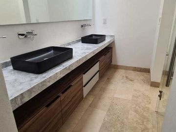 Venta de casa en Querétaro, Lomas del Campanario Norte con 4 recámaras 4 baños