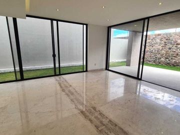 Venta de casa en Querétaro, Lomas del Campanario Norte con 4 recámaras 4 baños