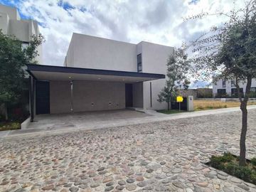 Venta de casa en Querétaro, Lomas del Campanario Norte con 4 recámaras 4 baños