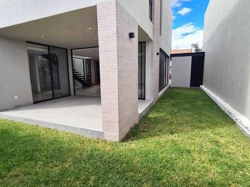 Venta de casa en Querétaro, Lomas del Campanario Norte con 4 recámaras 4 baños