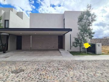 Venta de casa en Querétaro, Lomas del Campanario Norte con 4 recámaras 4 baños