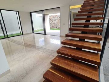 Venta de casa en Querétaro, Lomas del Campanario Norte con 4 recámaras 4 baños