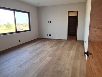 Venta de Casa en Querétaro, dentro del Club de Golf Campanario, 4 recámaras