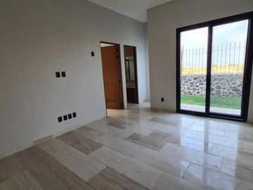 Venta de Casa en Querétaro, dentro del Club de Golf Campanario, 4 recámaras
