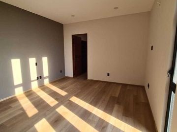 Venta de Casa en Querétaro, dentro del Club de Golf Campanario, 4 recámaras