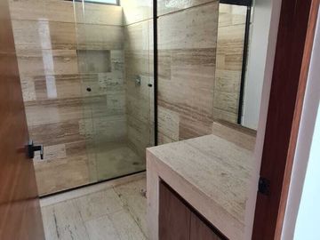 Venta de Casa en Querétaro, dentro del Club de Golf Campanario, 4 recámaras