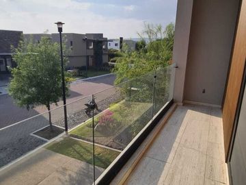 Venta de Casa en Querétaro, dentro del Club de Golf Campanario, 4 recámaras