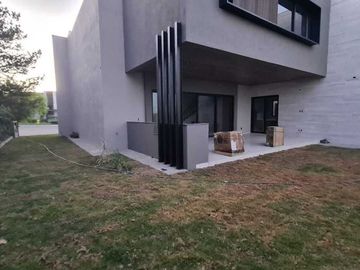 Venta de Casa en Querétaro, dentro del Club de Golf Campanario, 4 recámaras