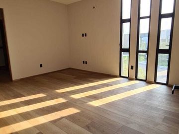 Venta de Casa en Querétaro, dentro del Club de Golf Campanario, 4 recámaras