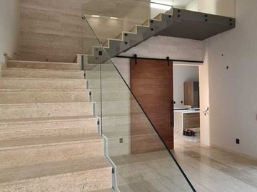 Venta de Casa en Querétaro, dentro del Club de Golf Campanario, 4 recámaras