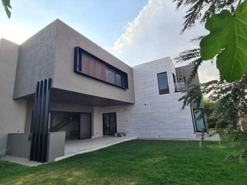 Venta de Casa en Querétaro, dentro del Club de Golf Campanario, 4 recámaras
