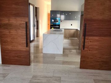 Venta de Casa en Querétaro, dentro del Club de Golf Campanario, 4 recámaras