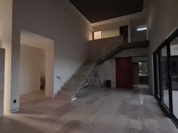 Venta de Casa en Querétaro, dentro del Club de Golf Campanario, 4 recámaras