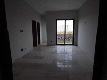 Venta de Casa en Querétaro, dentro del Club de Golf Campanario, 4 recámaras