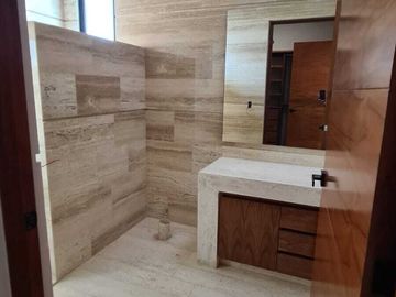 Venta de Casa en Querétaro, dentro del Club de Golf Campanario, 4 recámaras