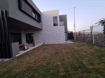 Venta de Casa en Querétaro, dentro del Club de Golf Campanario, 4 recámaras