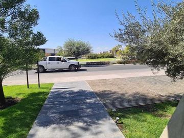 Venta de Casa en Querétaro, dentro del Club de Golf Campanario, alberca domotica