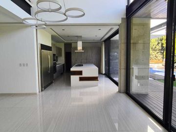 Venta de Casa en Querétaro, dentro del Club de Golf Campanario, alberca domotica
