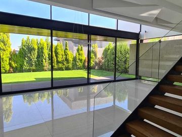Venta de Casa en Querétaro, dentro del Club de Golf Campanario, alberca domotica