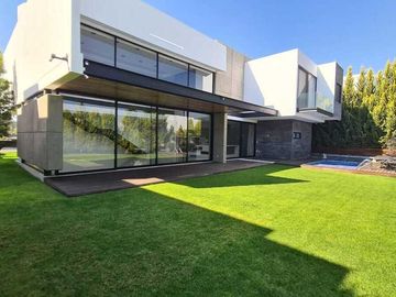 Venta de Casa en Querétaro, dentro del Club de Golf Campanario, alberca domotica
