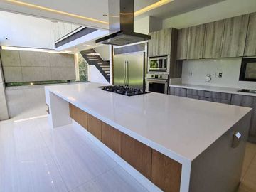 Venta de Casa en Querétaro, dentro del Club de Golf Campanario, alberca domotica