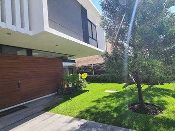 Venta de Casa en Querétaro, dentro del Club de Golf Campanario, alberca domotica