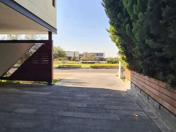 Venta de Casa en Querétaro, dentro del Club de Golf Campanario, alberca domotica