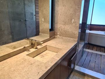 Venta de Casa en Querétaro, dentro del Club de Golf Campanario, alberca domotica