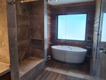 Venta de Casa en Querétaro, dentro del Club de Golf Campanario, alberca domotica