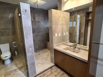 Venta de Casa en Querétaro, dentro del Club de Golf Campanario, alberca domotica