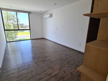 Venta de Casa en Querétaro, dentro del Club de Golf Campanario, alberca domotica