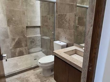 Venta de Casa en Querétaro, dentro del Club de Golf Campanario, alberca domotica