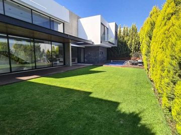 Venta de Casa en Querétaro, dentro del Club de Golf Campanario, alberca domotica