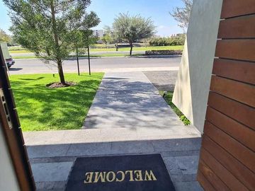Venta de Casa en Querétaro, dentro del Club de Golf Campanario, alberca domotica
