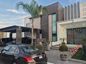 Venta de Casa en Querétaro, Corregidora, Vista Real, Club Hípico, alberca propia