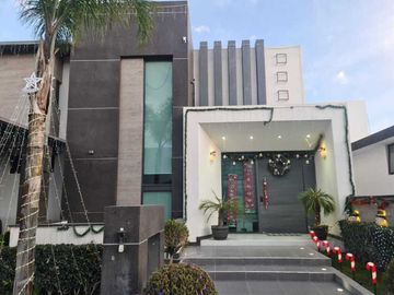 Venta de Casa en Querétaro, Corregidora, Vista Real, Club Hípico, alberca propia