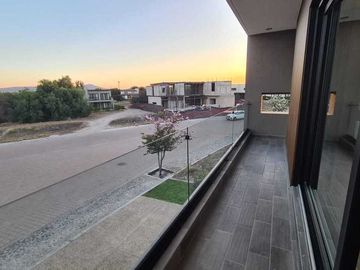 Venta de Casa en Querétaro, dentro del Club de Golf Campanario, 5 recámaras