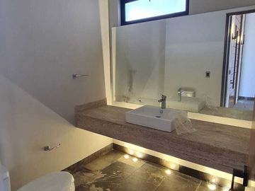 Venta de Casa en Querétaro, dentro del Club de Golf Campanario, 5 recámaras