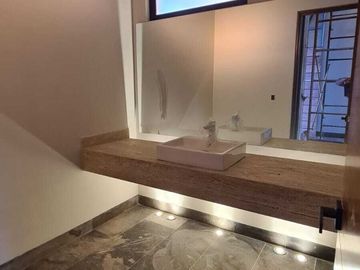 Venta de Casa en Querétaro, dentro del Club de Golf Campanario, 5 recámaras