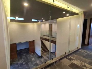 Venta de Casa en Querétaro, dentro del Club de Golf Campanario, 5 recámaras