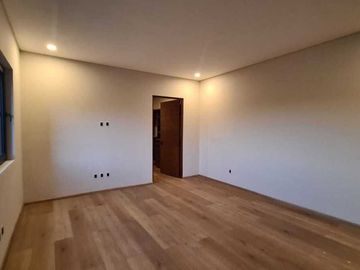 Venta de Casa en Querétaro, dentro del Club de Golf Campanario, 5 recámaras