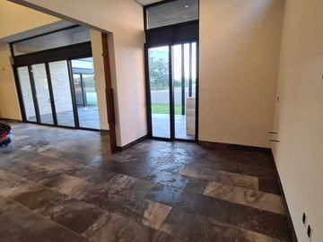Venta de Casa en Querétaro, dentro del Club de Golf Campanario, 5 recámaras