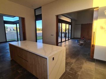 Venta de Casa en Querétaro, dentro del Club de Golf Campanario, 5 recámaras