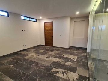 Venta de Casa en Querétaro, dentro del Club de Golf Campanario, 5 recámaras