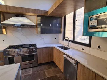 Venta de Casa en Querétaro, dentro del Club de Golf Campanario, 5 recámaras