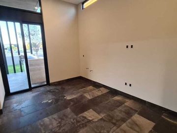 Venta de Casa en Querétaro, dentro del Club de Golf Campanario, 5 recámaras