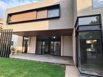 Venta de Casa en Querétaro, dentro del Club de Golf Campanario, 5 recámaras