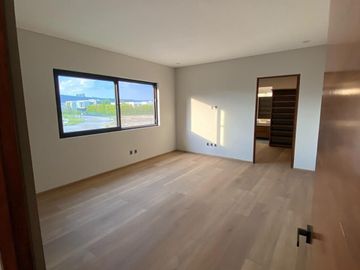 Venta de Casa en Querétaro, dentro del Club de Golf Campanario, 5 recámaras