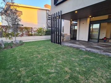 Venta de Casa en Querétaro, dentro del Club de Golf Campanario, 5 recámaras